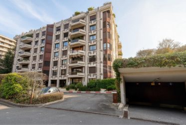 Appartement de près de 210 m2 - 6 pièces / 4 chambres - 2 salle de bains + 3 toilettes/lavabo - Résidence avec piscine chauffée et sauna - Parking double en sous-sol