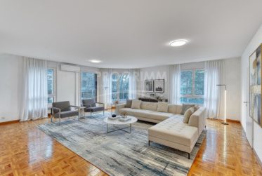 Appartement de près de 210 m2 - 6 pièces / 4 chambres - 2 salle de bains + 3 toilettes/lavabo - Résidence avec piscine chauffée et sauna - Parking double en sous-sol