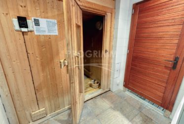 Appartement de près de 210 m2 - 6 pièces / 4 chambres - 2 salle de bains + 3 toilettes/lavabo - Résidence avec piscine chauffée et sauna - Parking double en sous-sol