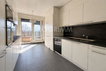 Nouveau - Secteur Beausoleil - 7 pièces - 4 chambres - Dont studio indépendant - 2 box en sous-sol