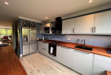 Exclusivité - Appartement traversant 5 pièces - 3 chambres - 2 parkings