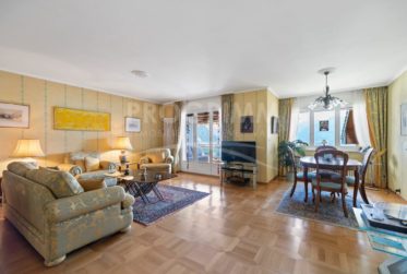 Rare: Attique 4.5 pièces - vue imprenable - 2 places de parking