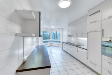 Appartement de près de 210 m2 - 6 pièces / 4 chambres - 2 salle de bains + 3 toilettes/lavabo - Résidence avec piscine chauffée et sauna - Parking double en sous-sol