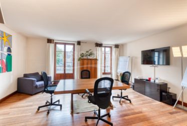 Quai du Rhône. Bureaux haut standing avec fibre, parkings et balcons. Parkings disponibles.