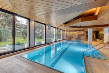 Appartement de près de 210 m2 - 6 pièces / 4 chambres - 2 salle de bains + 3 toilettes/lavabo - Résidence avec piscine chauffée et sauna - Parking double en sous-sol