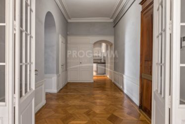 Appartement vieille-ville - 7,5 pièces - place de parking - cave