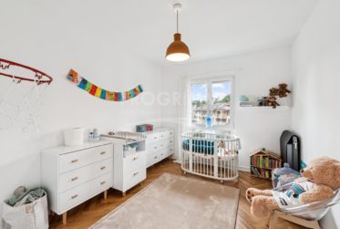 Magnifique appartement de 4 chambres + 1 bureau - 3 parkings - Ascenseur