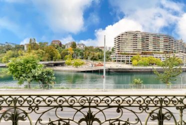Quai du Rhône. Bureaux haut standing avec fibre, parkings et balcons. Parkings disponibles.