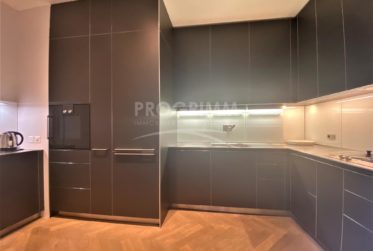 Exclusivité - Magnifique et rare appartement meublé - Place Bourg de Four + Prkg